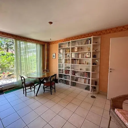 Stylish 1br With Peaceful Garden In 18th District Paris
