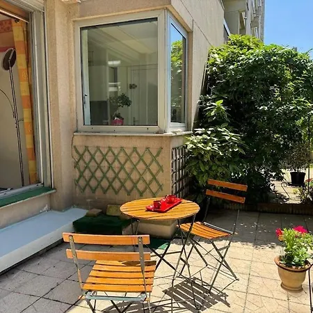 Stylish 1br With Peaceful Garden In 18th District *